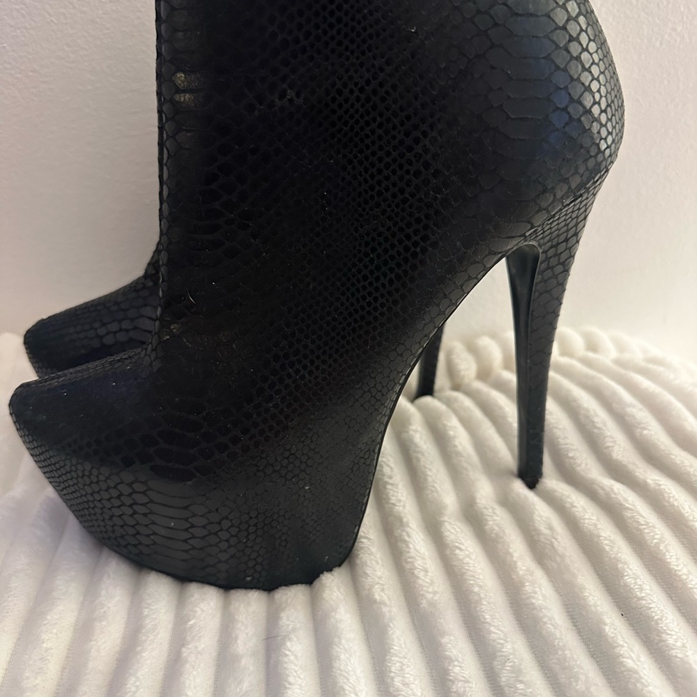 Steve Madden Black Heeled Boots with Stiletto and Platform